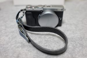 X70とアクリュのストラップ